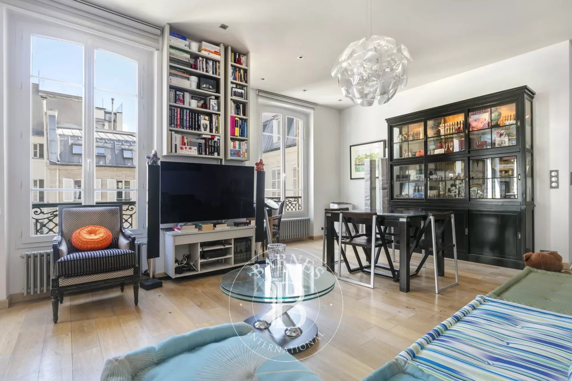 Apartment Paris 75008  -  ref 87004061 (picture 1)