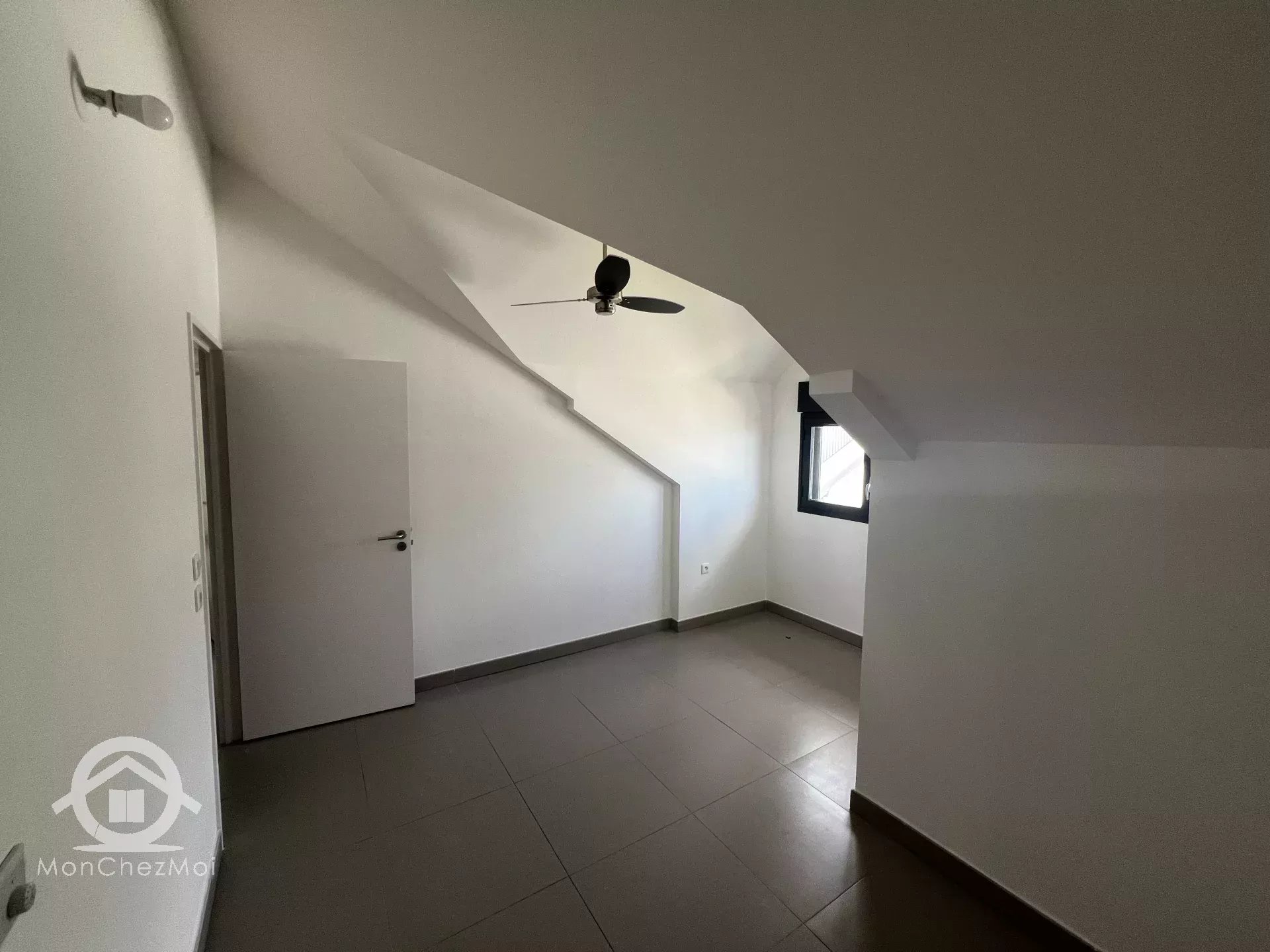 SAINT GILLES LES BAINS  Petite résidence de charmes : F4 Duplex Exceptionnelle à 420 000 euros !
