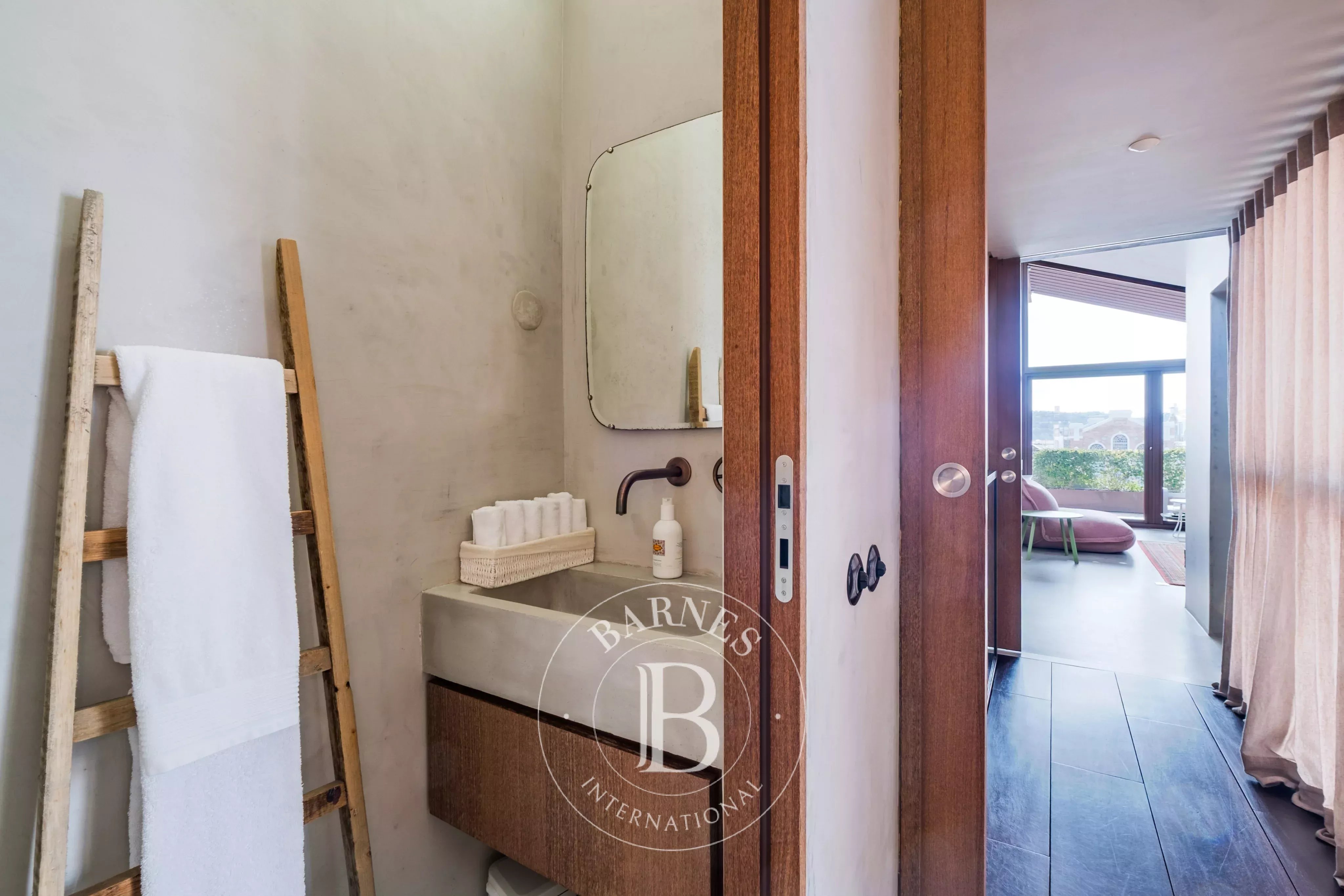 Maison contemporaine avec vue sur le fleuve