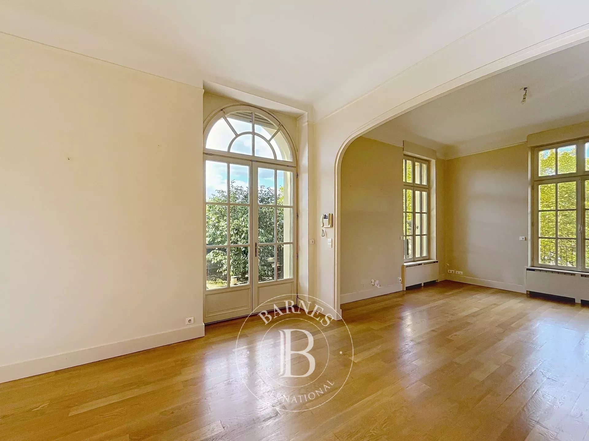 House Versailles - picture 5