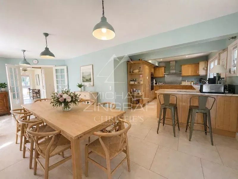 5 Bedroom Villa/Townhouse's Image 3