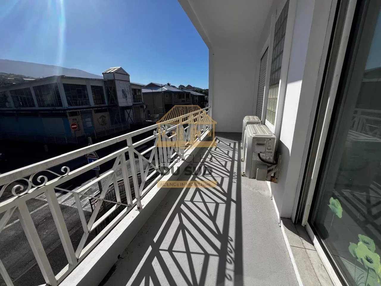 À LOUER - LOCAL PROFESSIONNEL DE 60,30 m2 - SAINT JOSEPH - 800 € HORS CHARGES