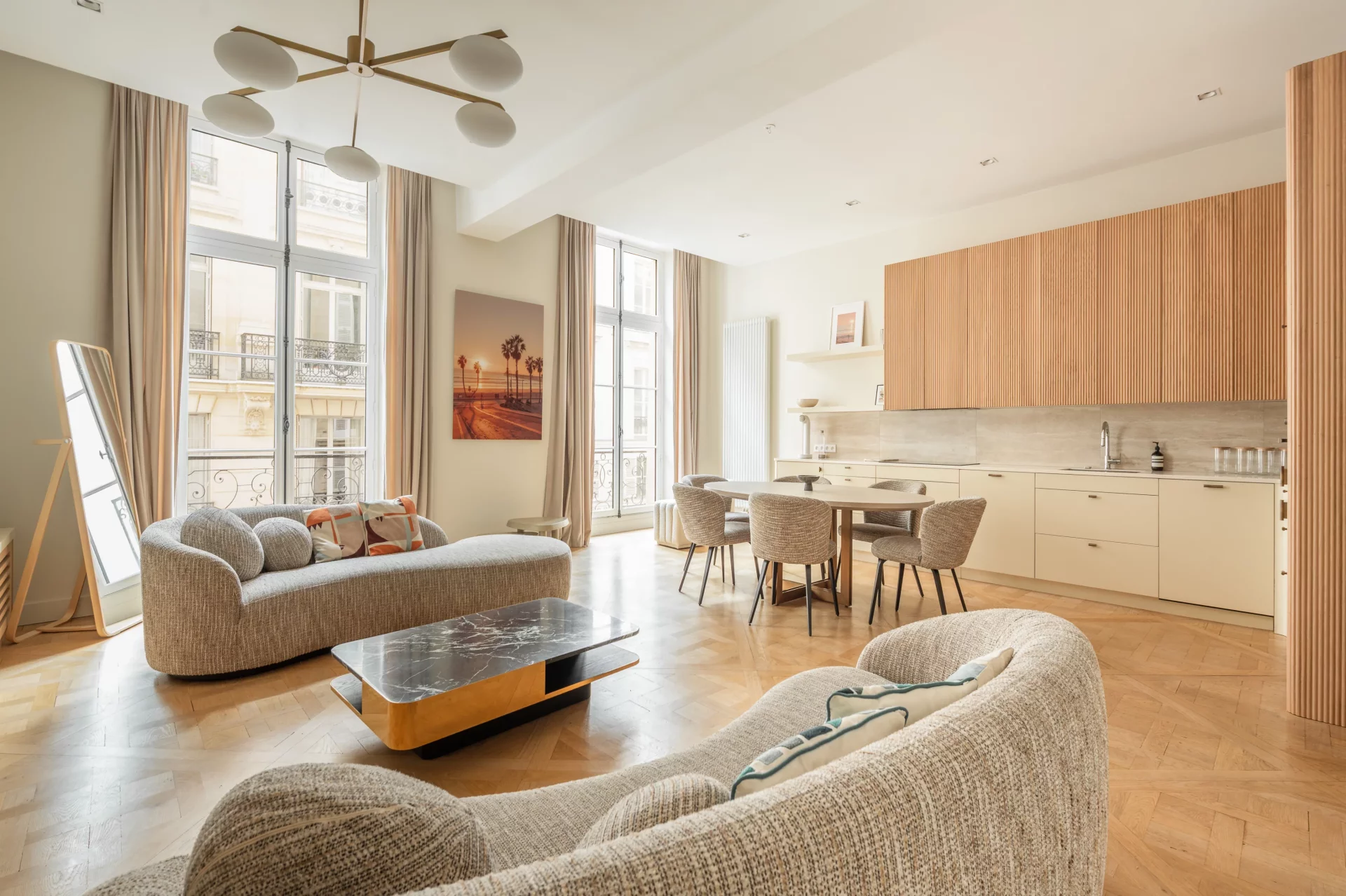 Paris 7e - UNIVERSITÉ / SAINTS-PÈRES