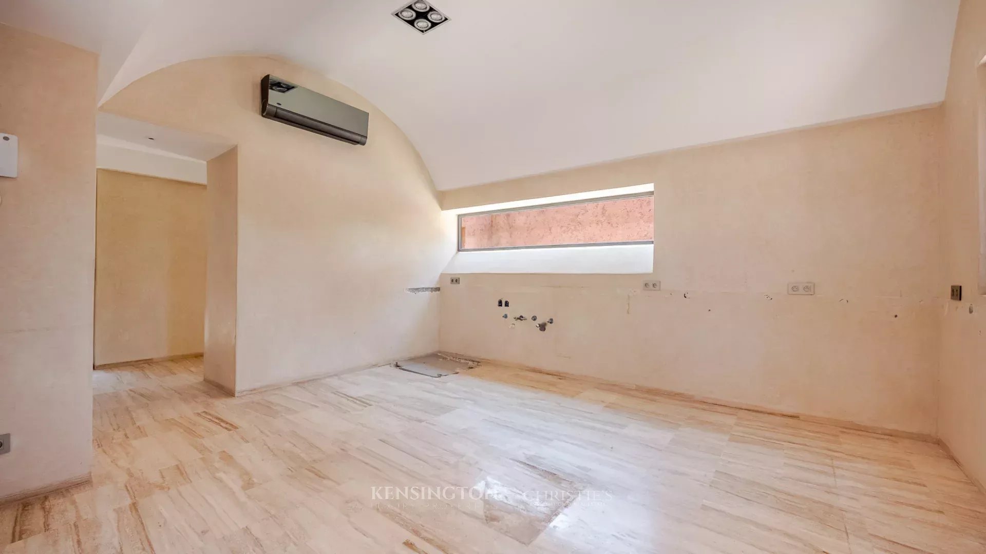 6 Bedroom Villa/Townhouse's Image 4