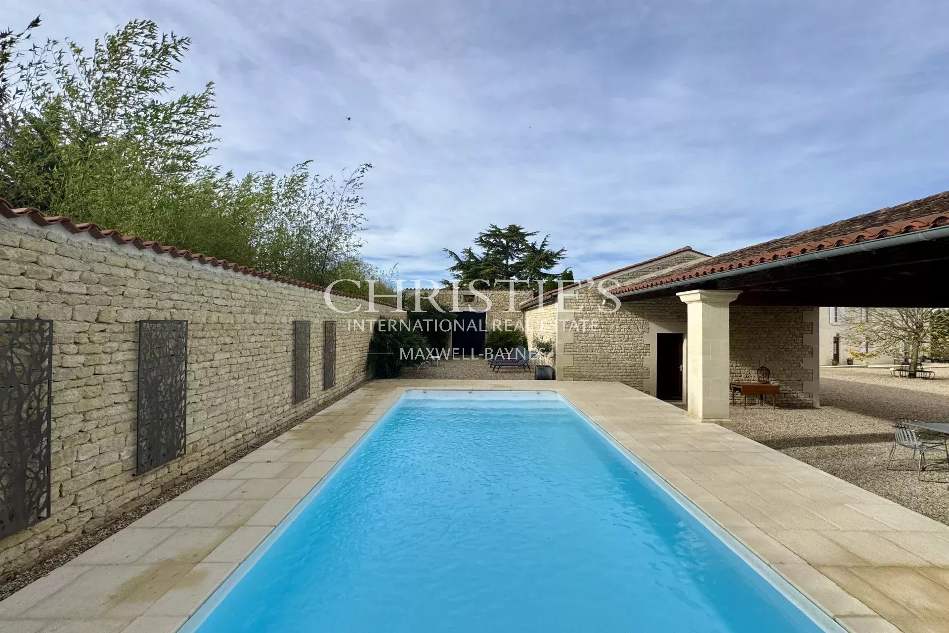 6 Bedroom Villa/Townhouse's Image 8