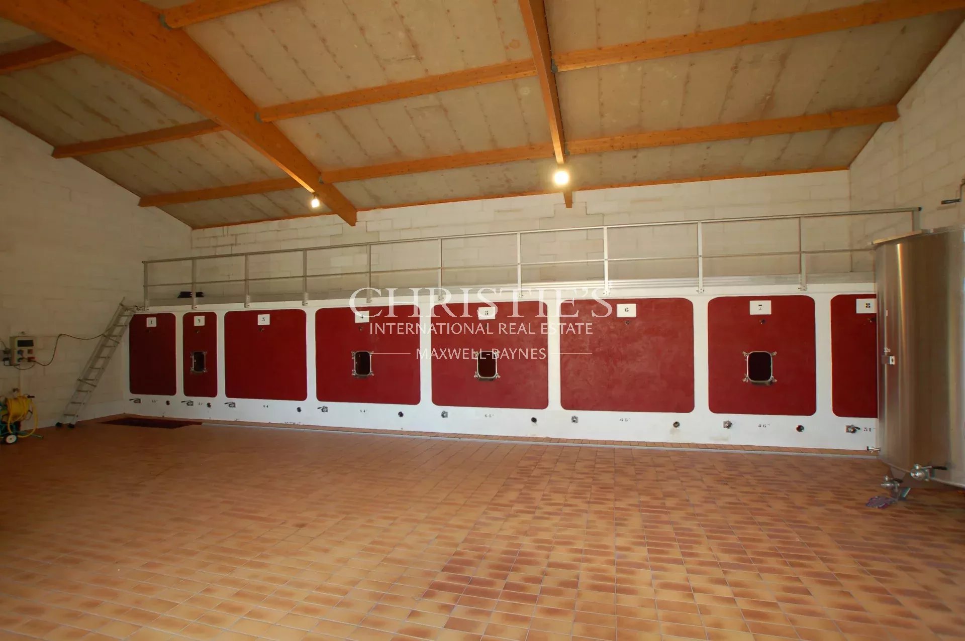 2 Bedroom Vineyard's Image 4
