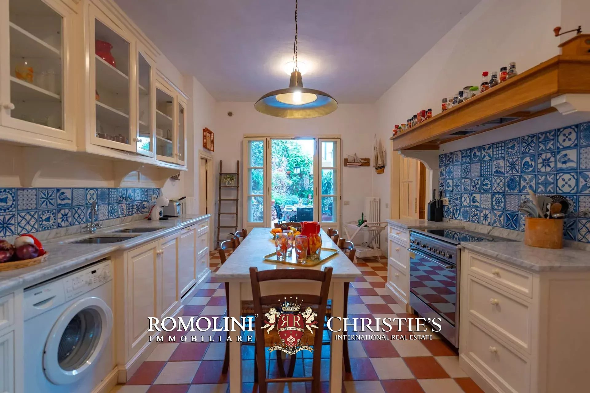 11 Bedroom Villa/Townhouse's Image 63