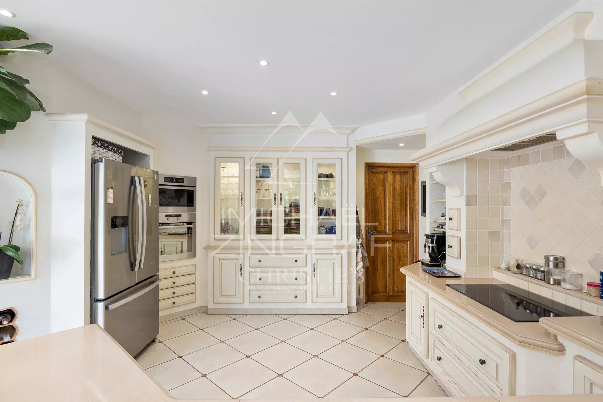 5 Bedroom Villa/Townhouse's Image 4