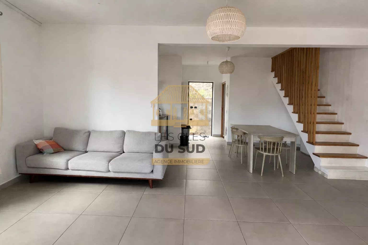 Villa T4 récente avec piscine chauffée et vue mer à vendre à Grands Bois Saint-Pierre 97410