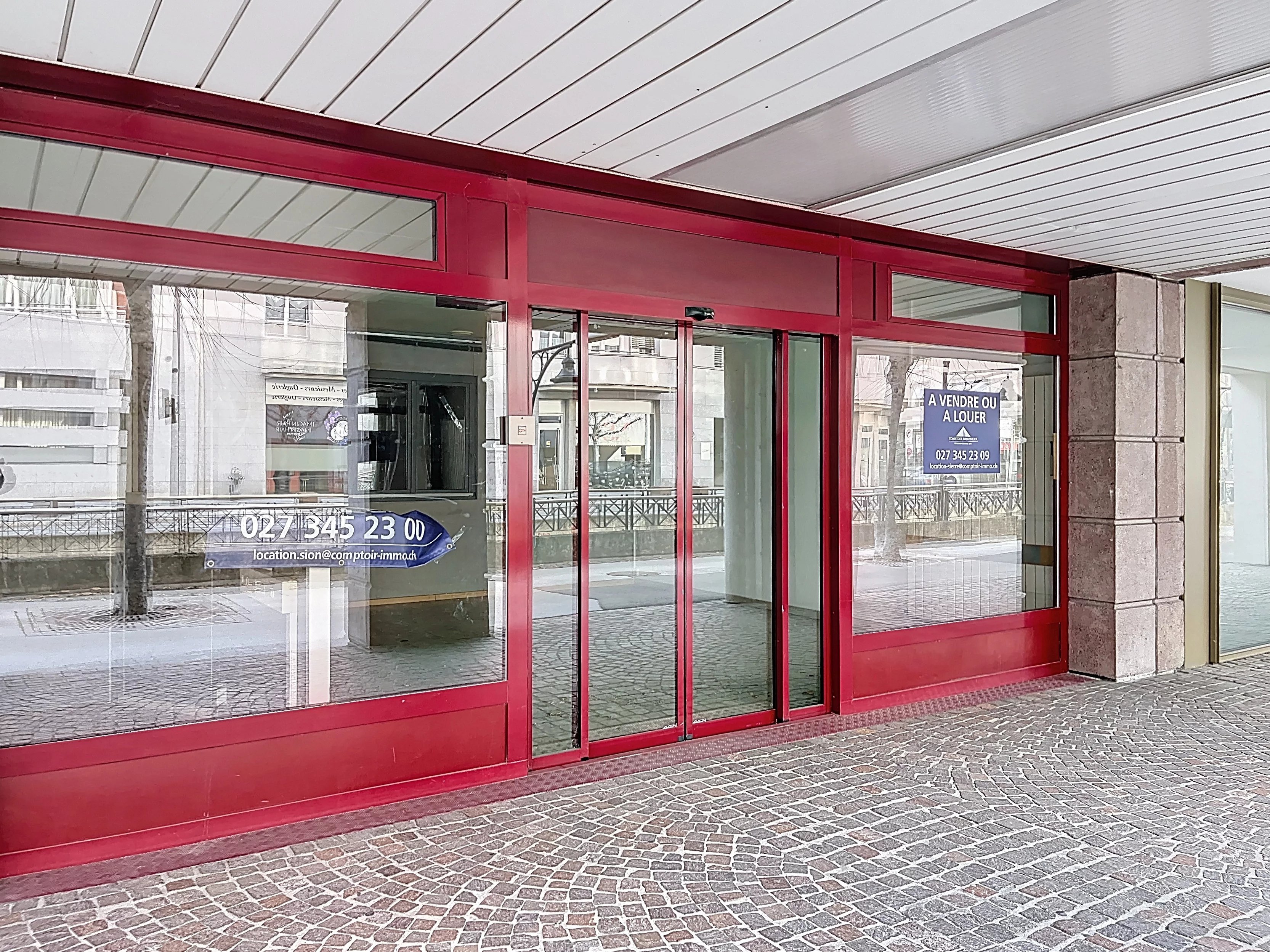 Spacieux local commercial au centre de Sierre - Photo 2