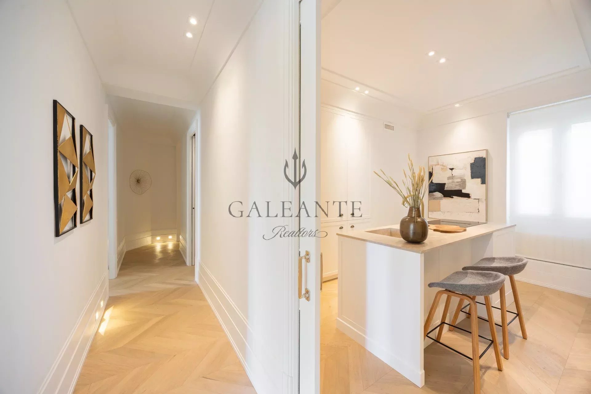 Sun-filled Signature Residence in iconic Juan Bravo - Image 11