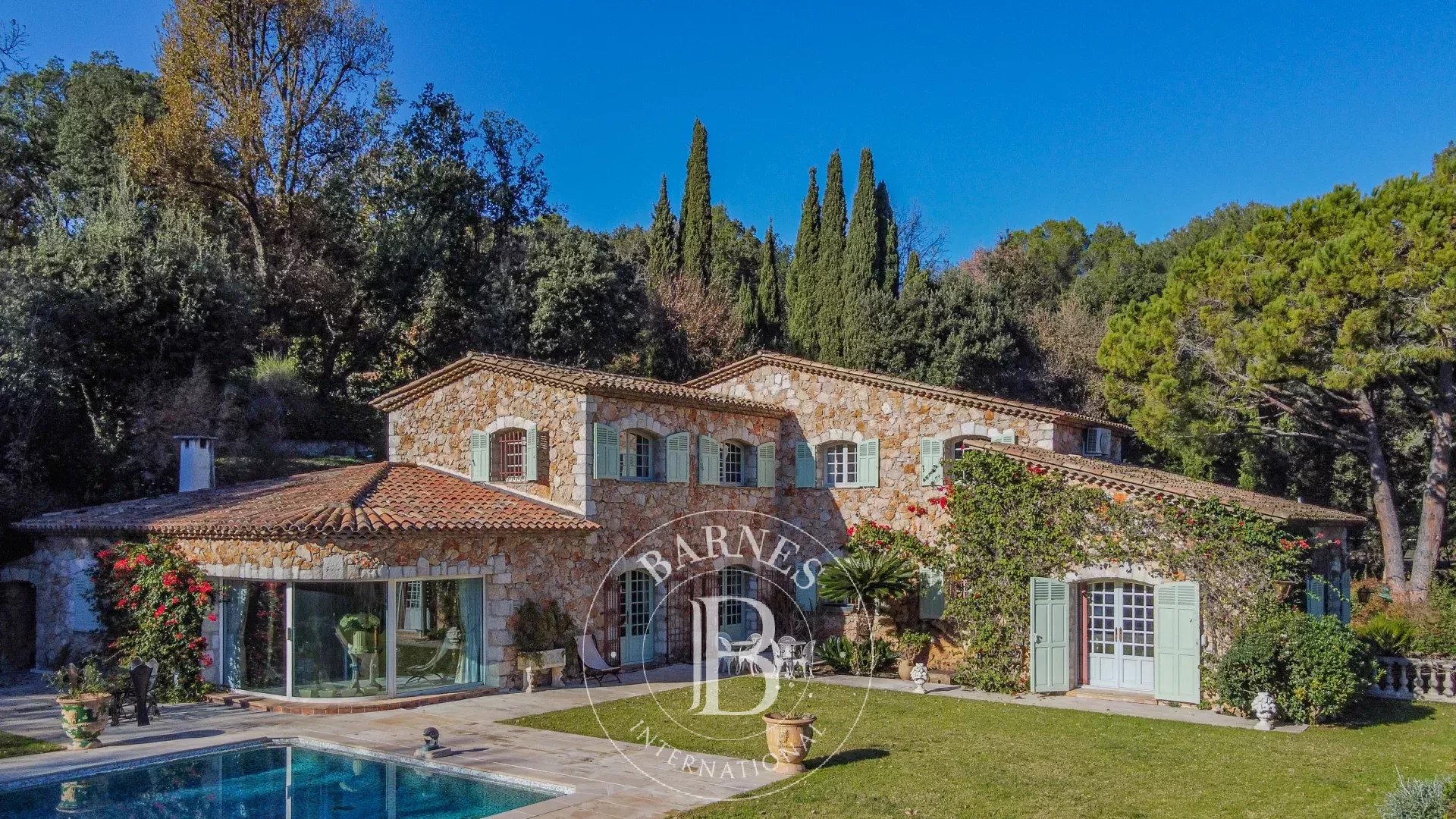 Near Saint-Paul de Vence - Exceptional property with panoramic sea views