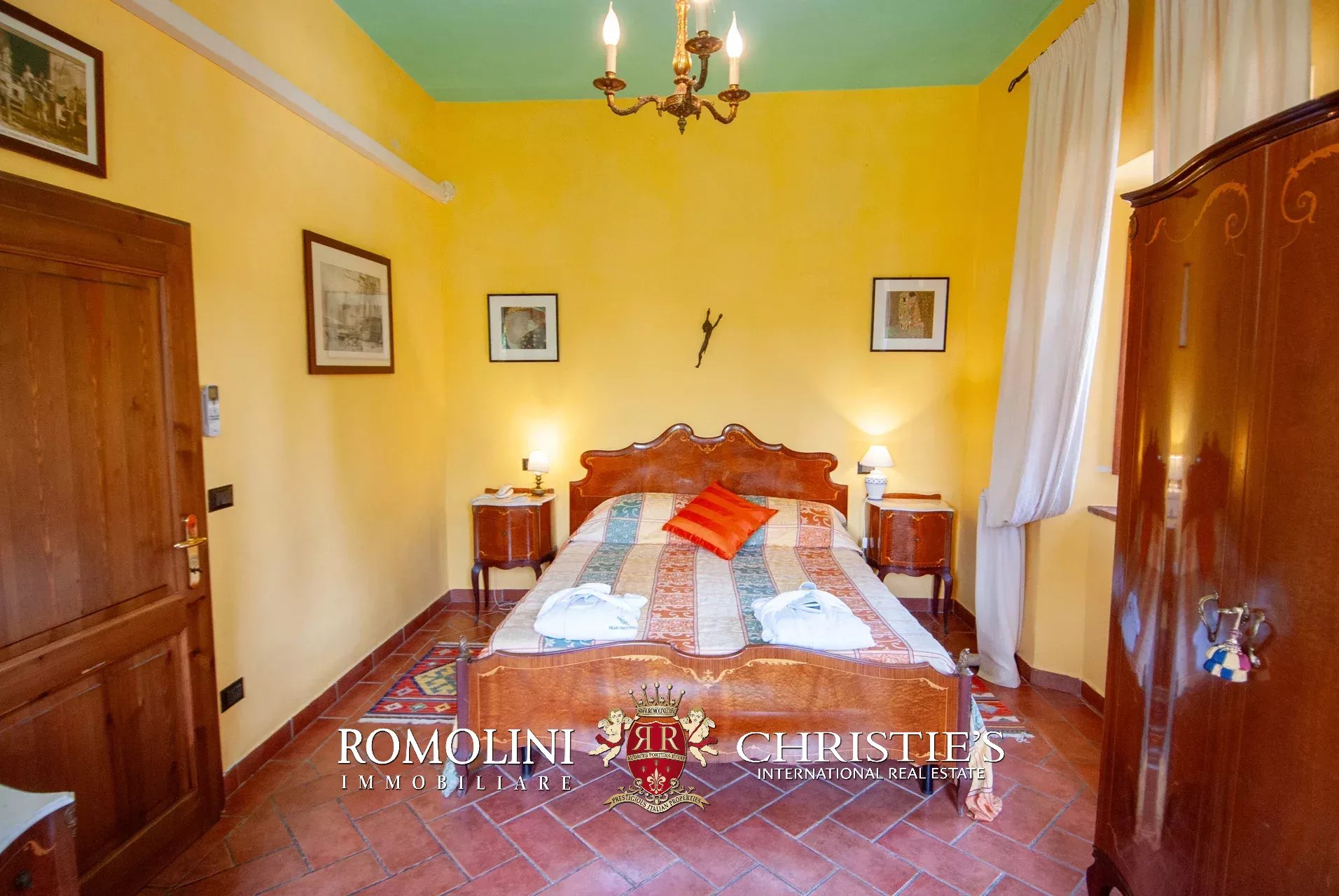 12 Bedroom Villa/Townhouse's Image 22