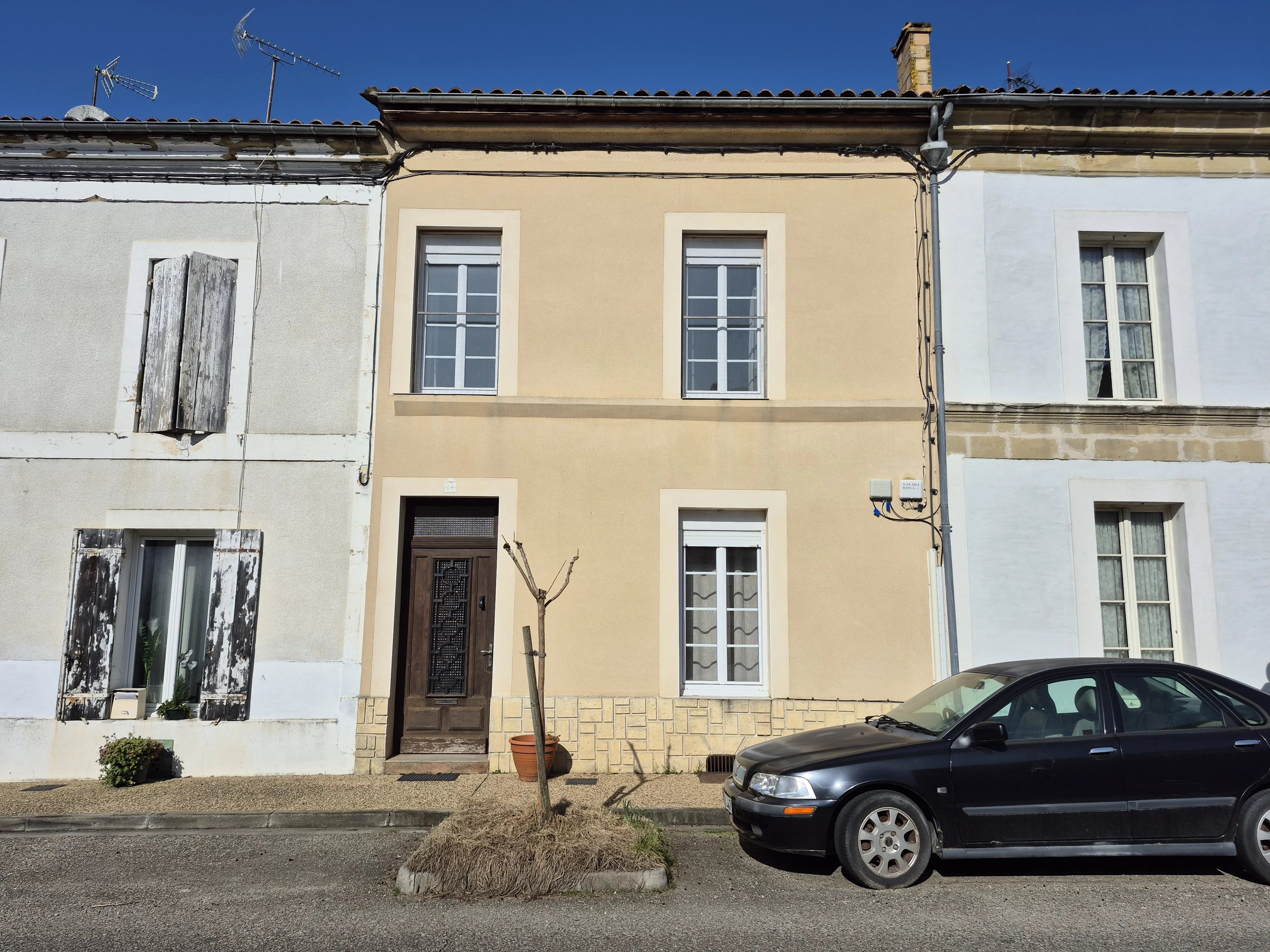 Charmante maison de village 3 chambres avec jardin, garage et fort potentiel