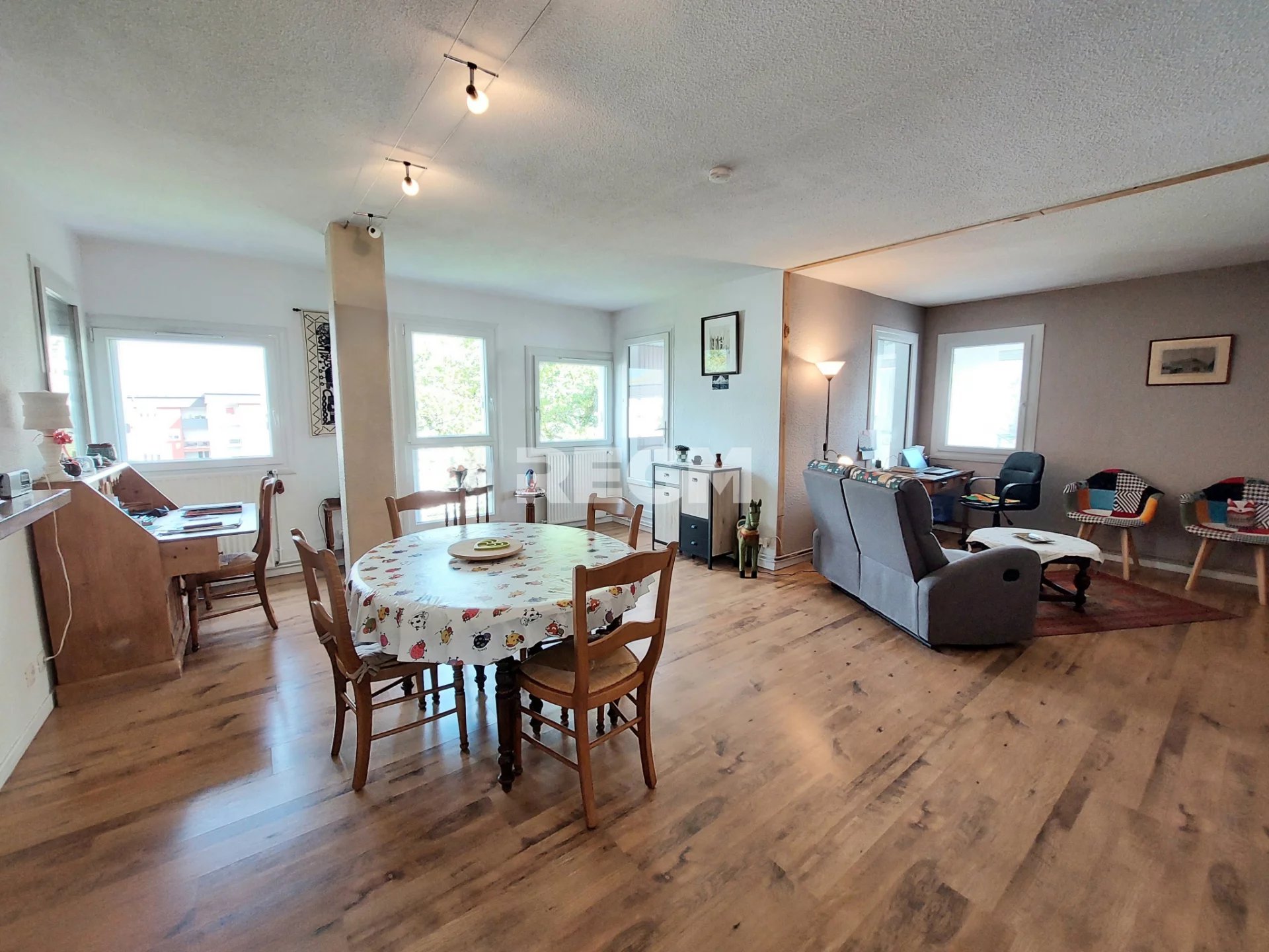 PAU, T3 , 83 m2  loggias- terrasse fermée- ascenseur- garage