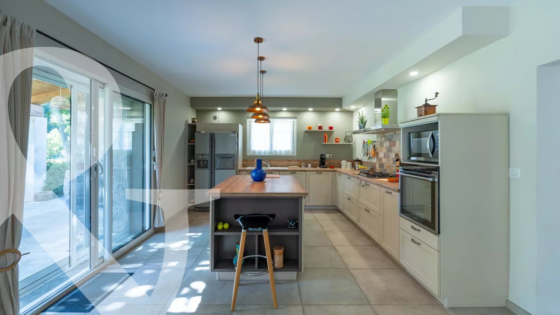 Très belle maison en pierre apparente