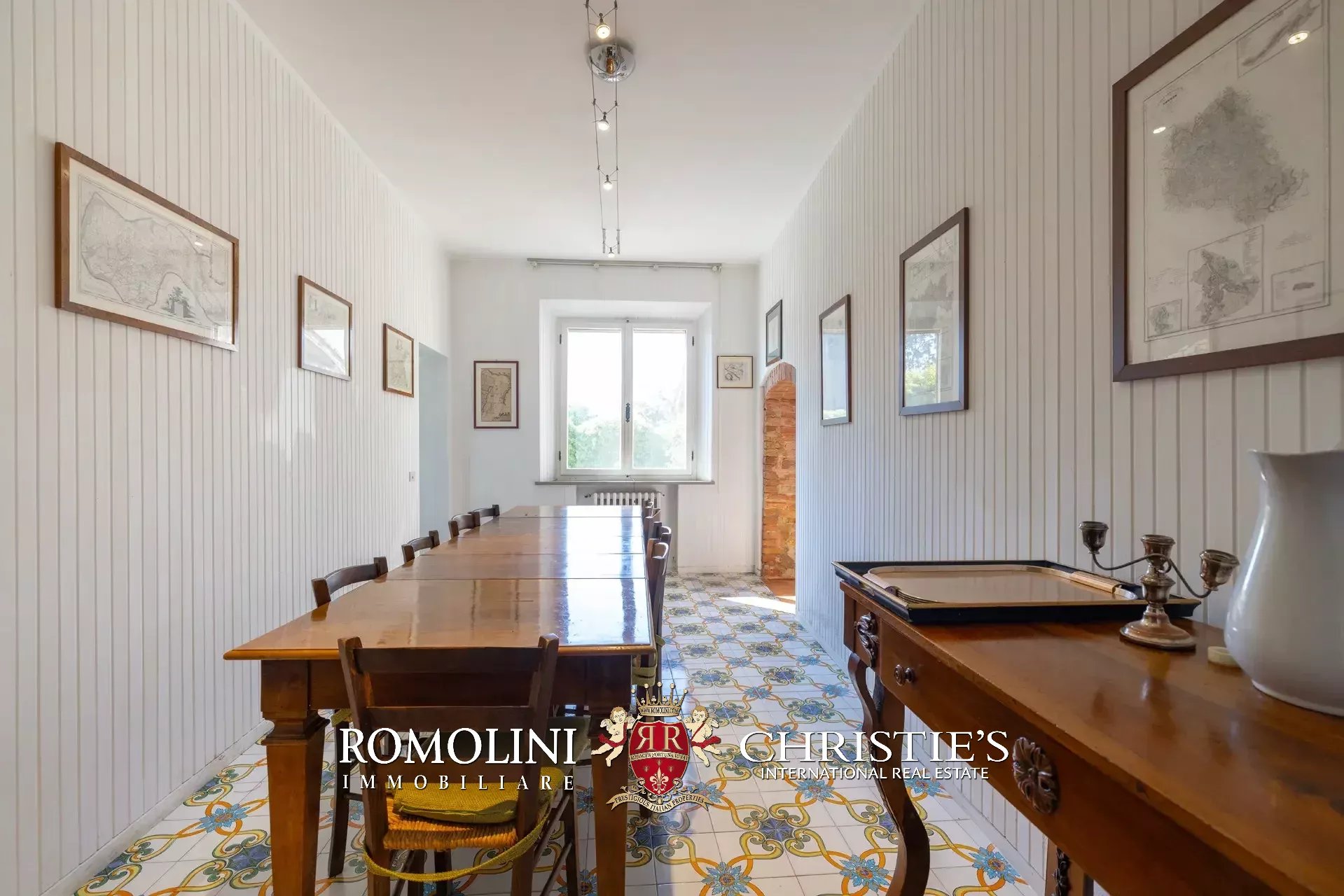 18 Bedroom Vineyard's Image 41