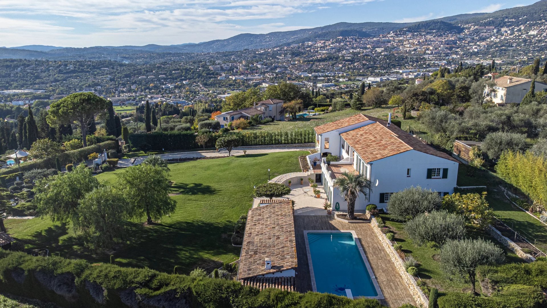 Storslått eiendom med panoramautsikt i området Valbonne/Mougins