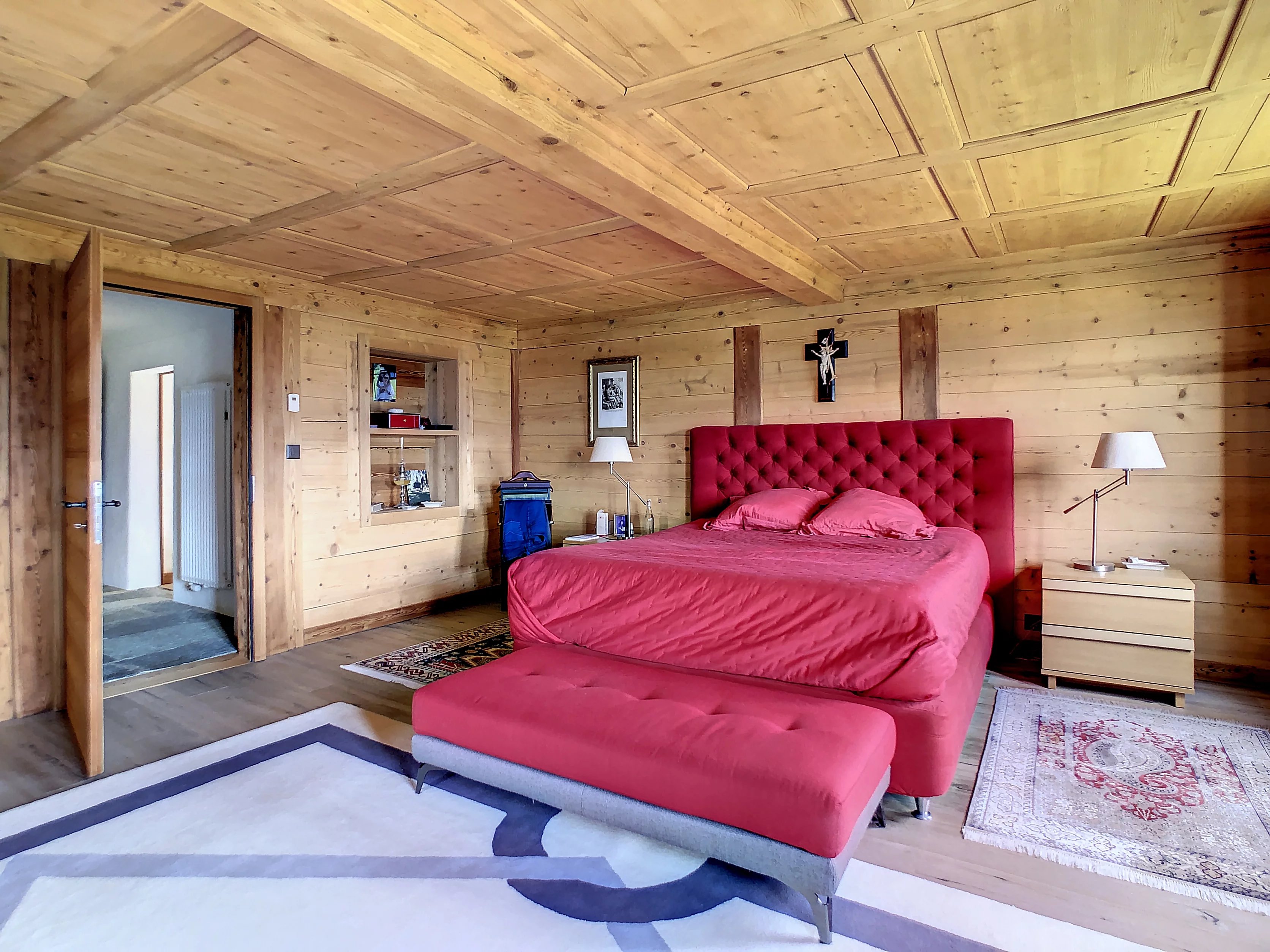 Domaine exceptionnel et exclusif entièrement rénové au coeur des Alpes Valaisannes