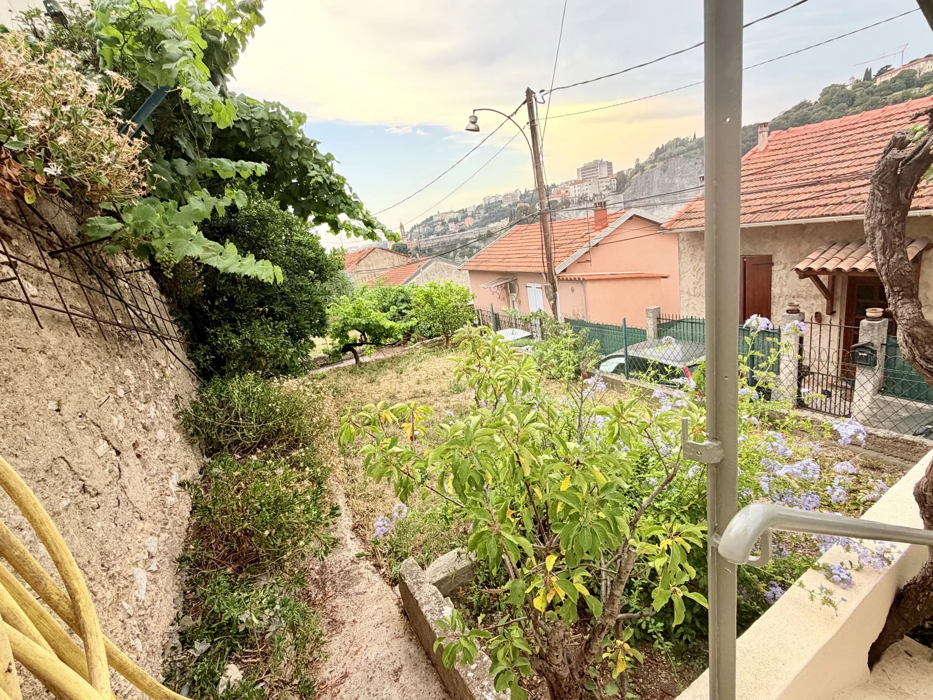 🏡 NICE BON VOYAGE – Fully Renovated Detached House of Approx. 102 sqm with Two Apartments, Terraces, Garden and Small Garage in a Private Estate