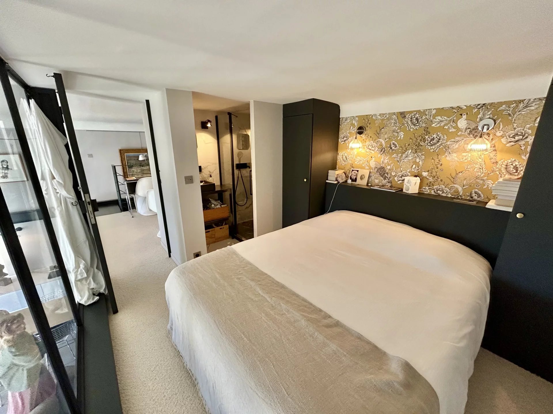 Elegant 3-Bedroom Apartment with Sea View in Cannes