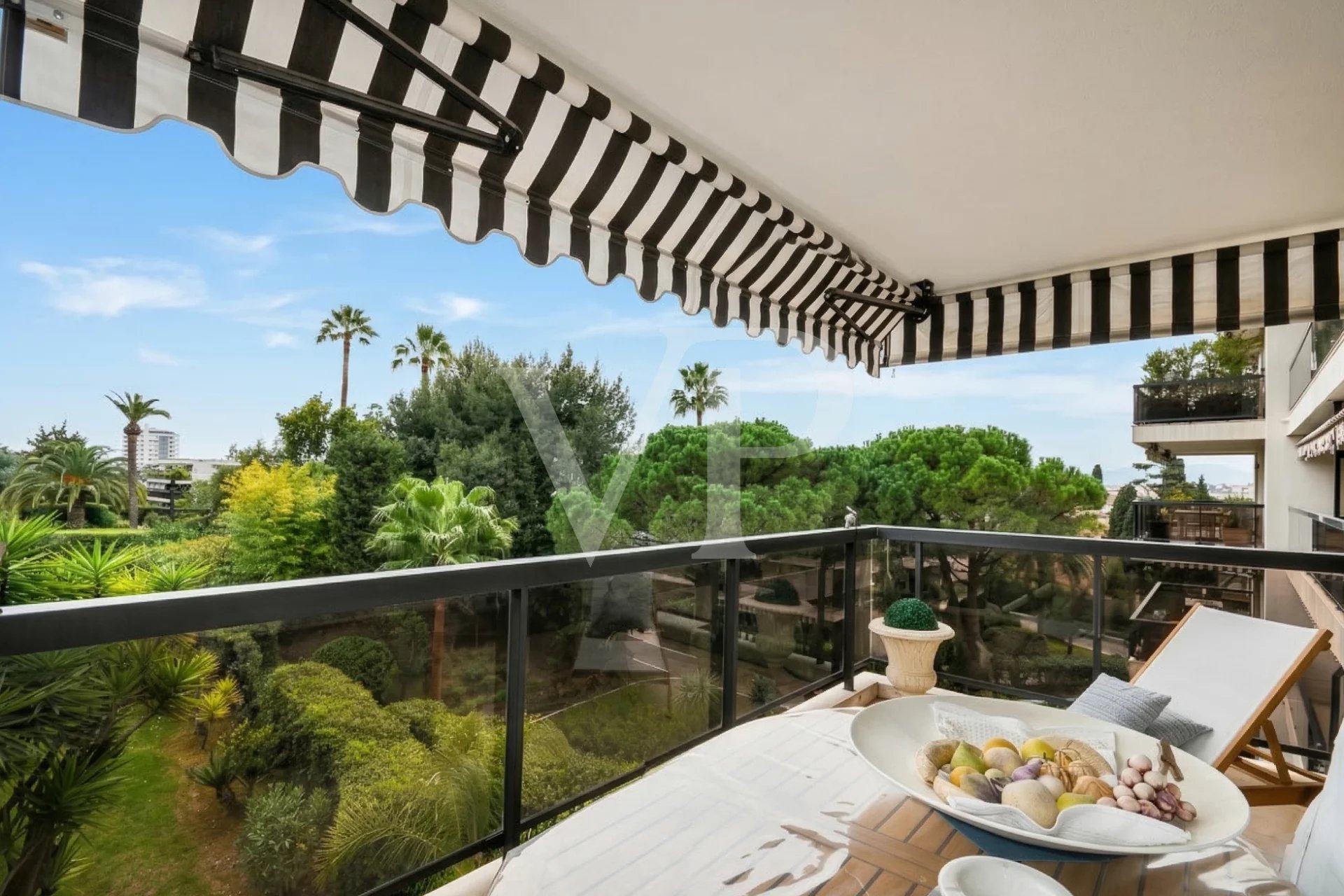Appartement Cannes Californie – Piscine et terrain de tennis