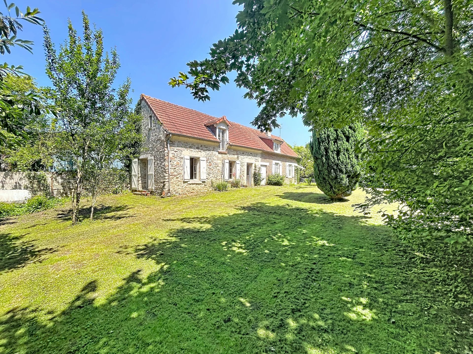 EXCLUSIVITÉ – Longère en pierre