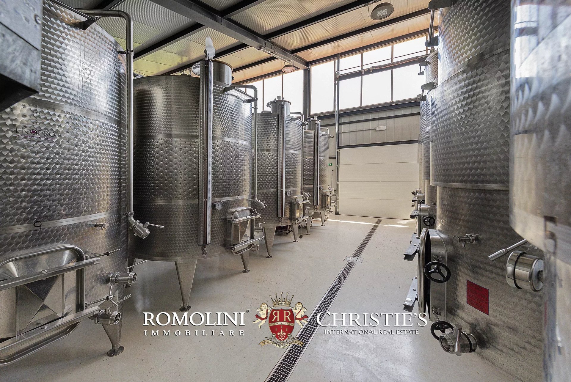 4 Bedroom Vineyard's Image 10