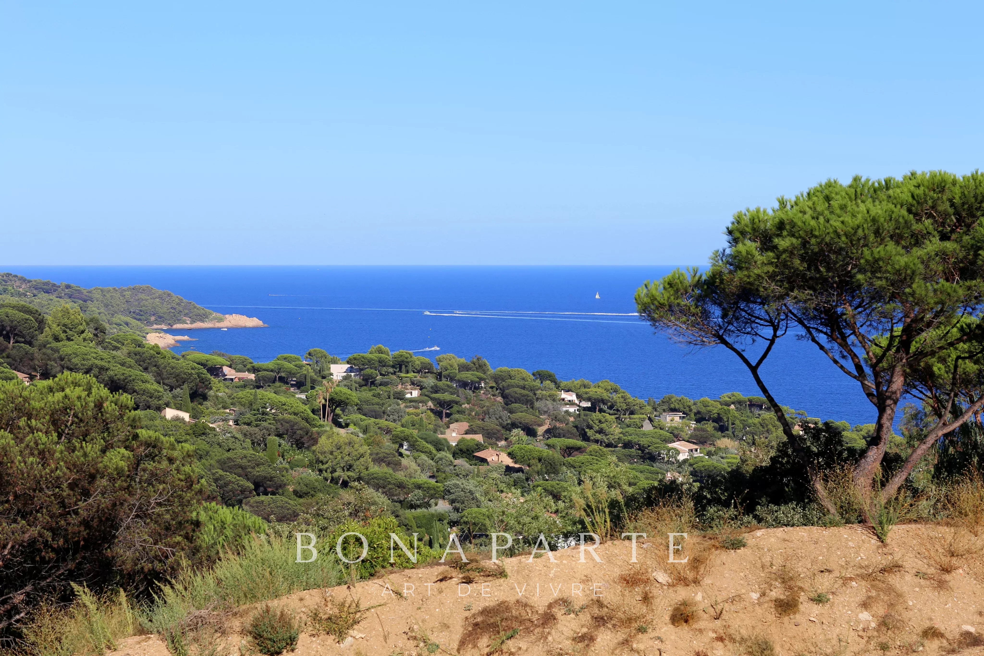 Ramatuelle – L’Escalet – Terrain avec permis purgé et double vue mer