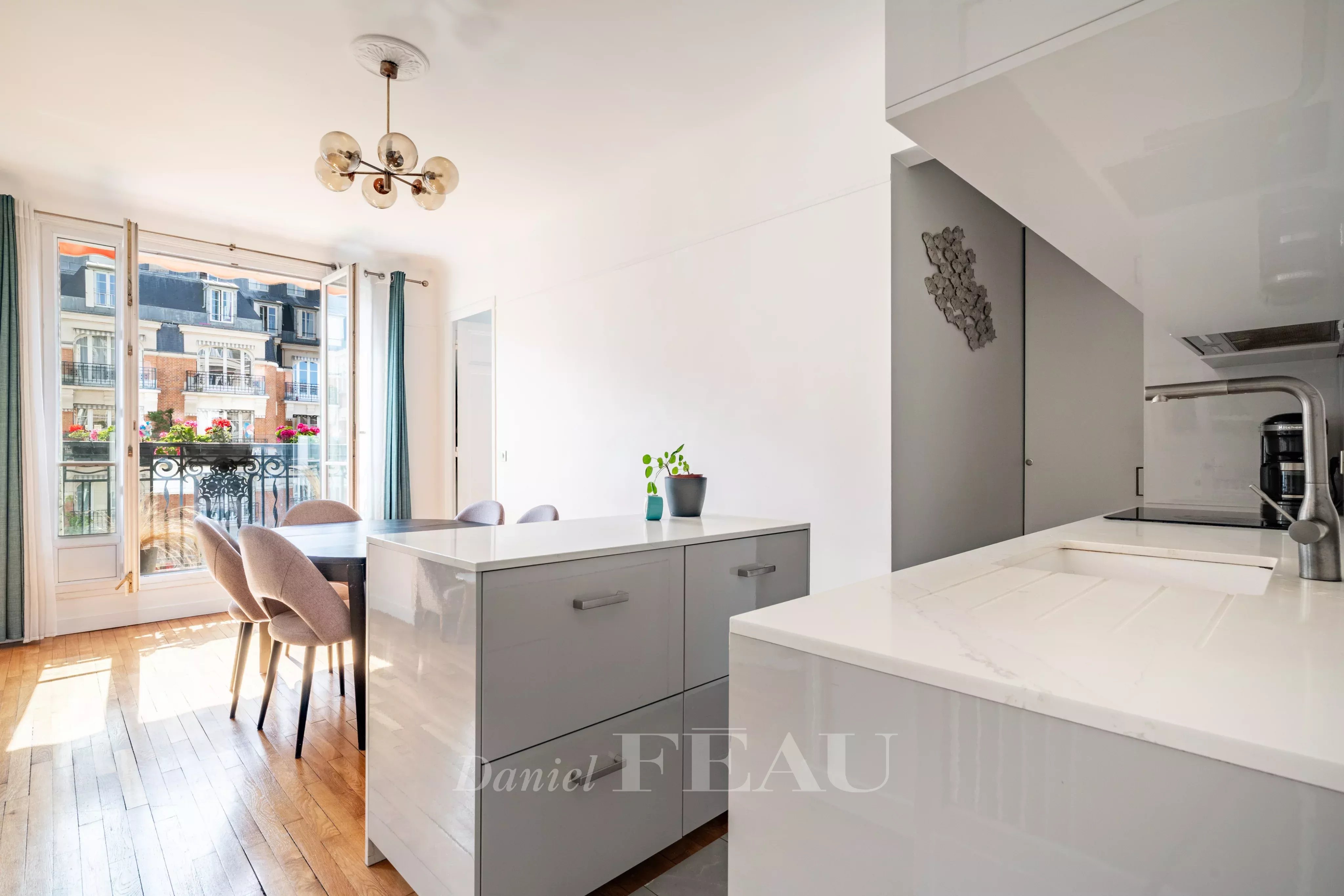 Sale Apartment Paris 16th