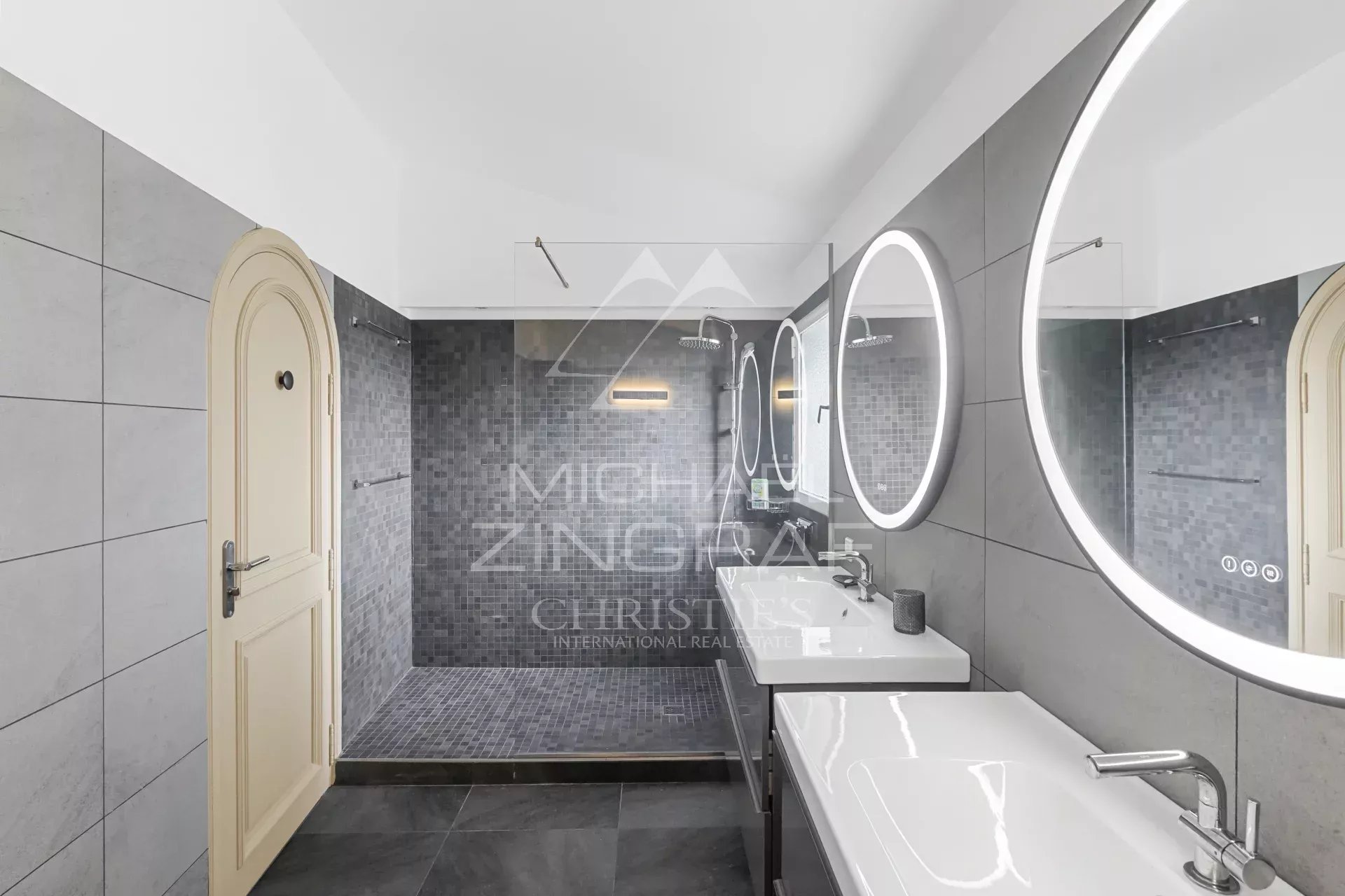 5 Bedroom Villa/Townhouse's Image 8