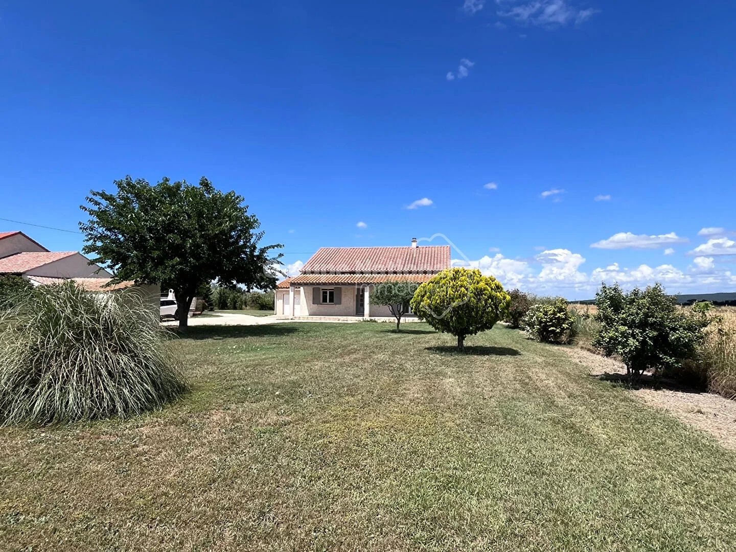 ARLES. Maison en campagne !