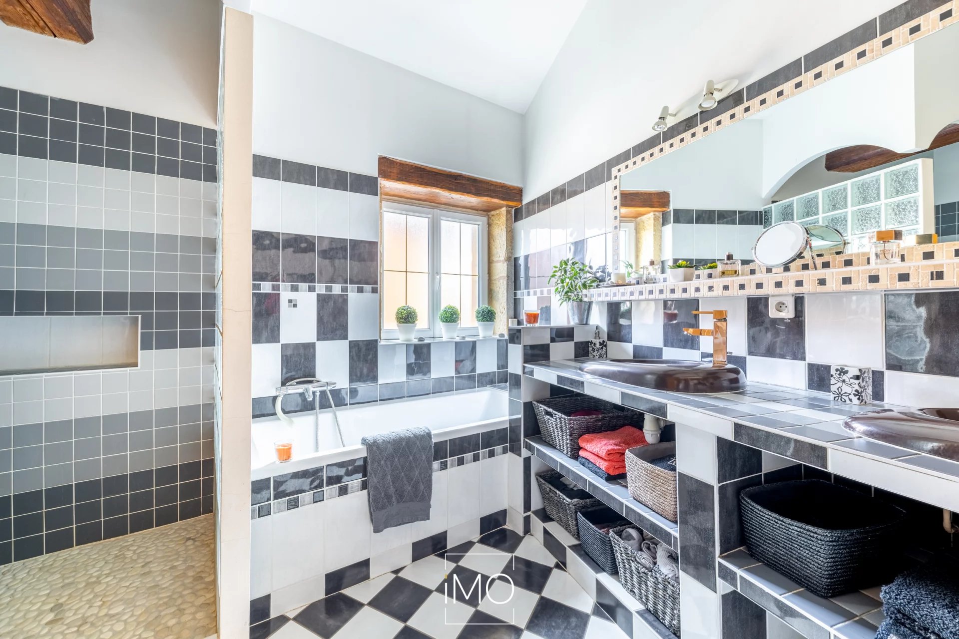 Maison Les Chères de 232 m² avec piscine