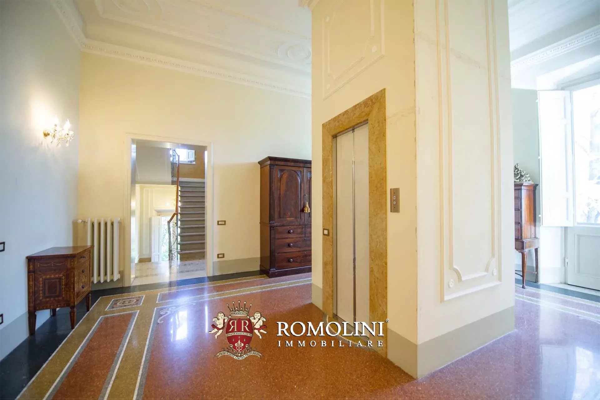 8 Bedroom Villa/Townhouse's Image 23