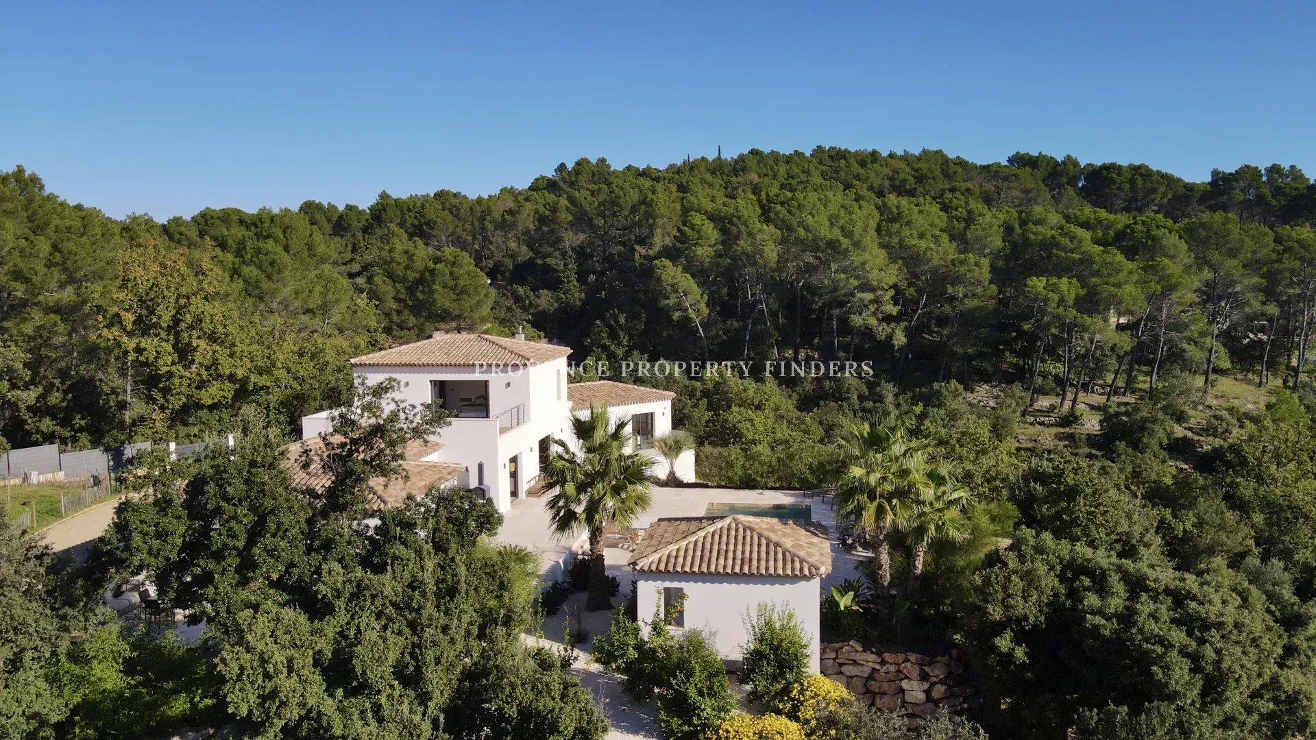 Magnificent property with a view. Heated pool, separate guest house.