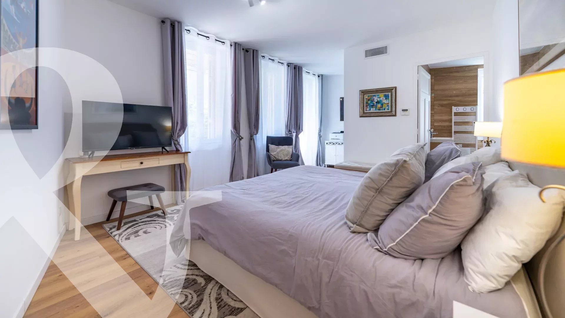 A PIED DU CENTRE VILLE