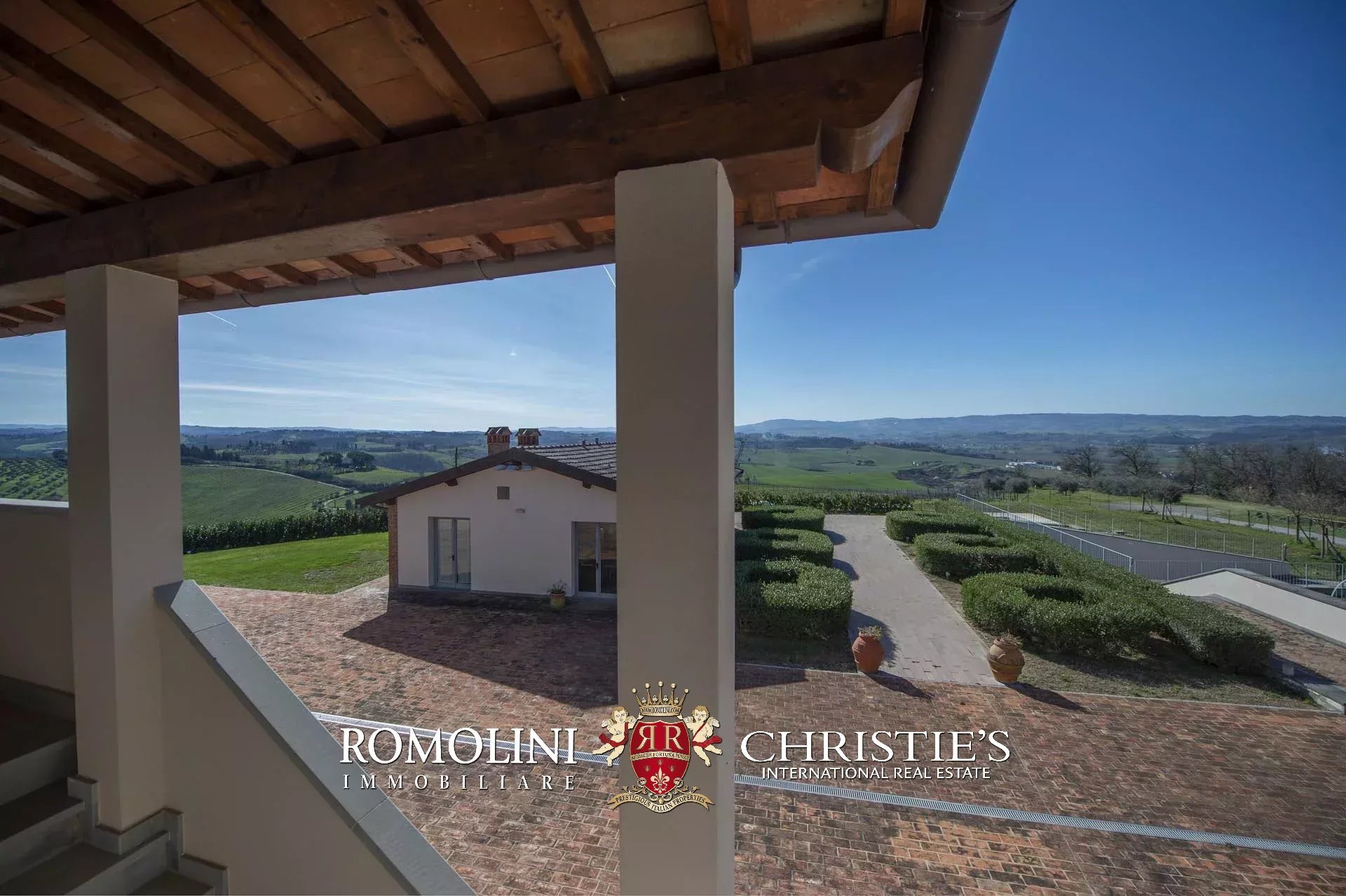 11 Bedroom Vineyard's Image 18
