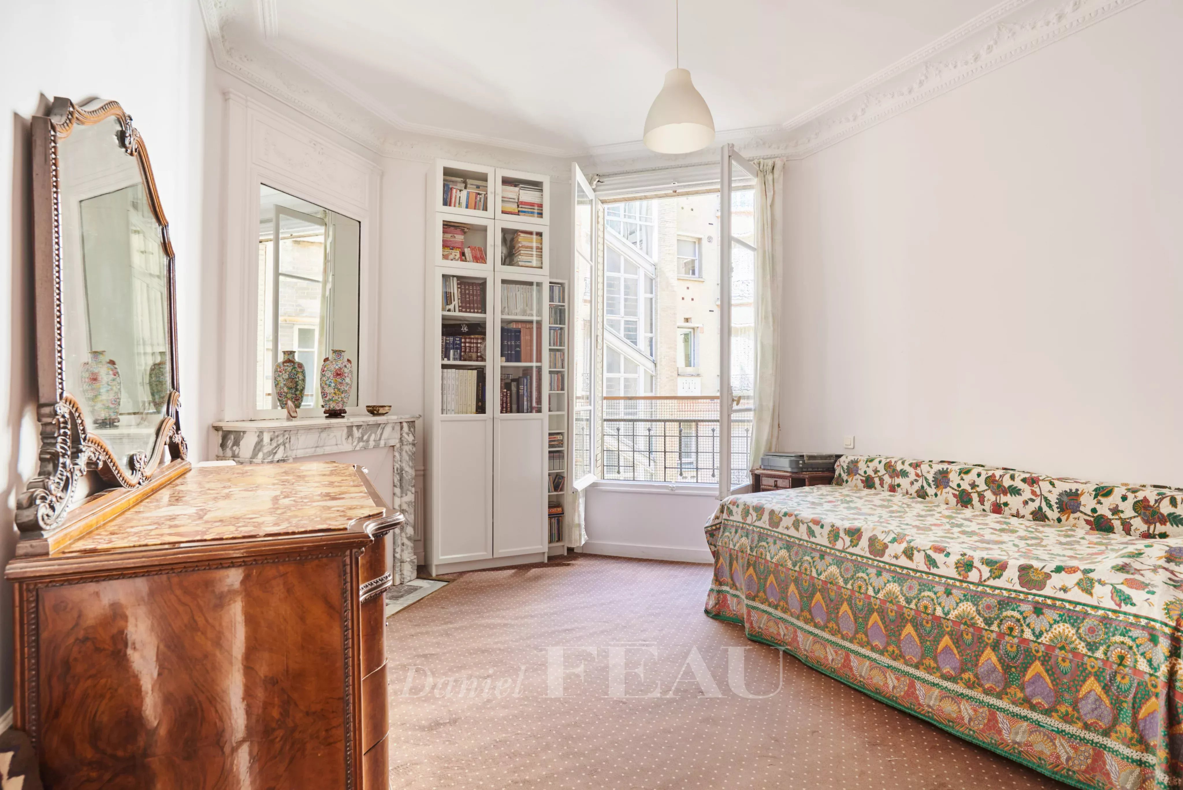 Sale Apartment Paris 7th