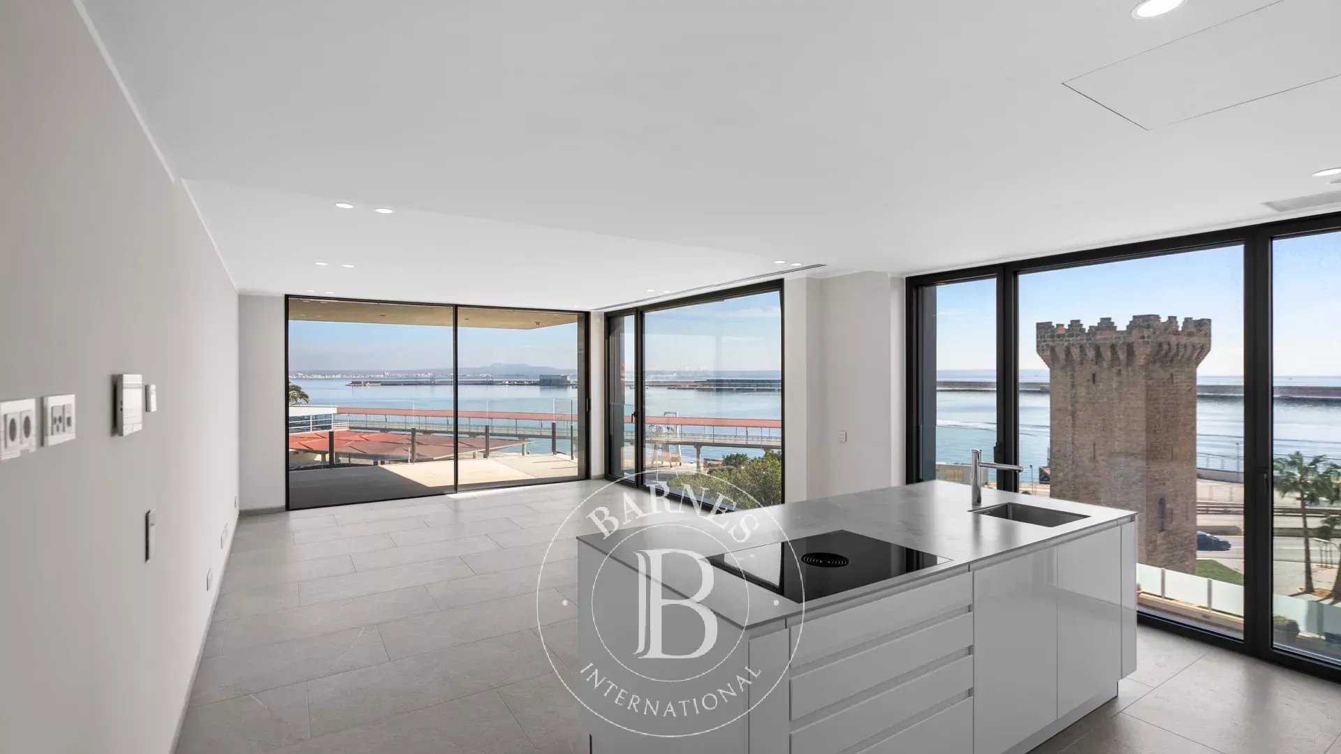 Modern Living with Marina Views on Palma’s Paseo Marítimo