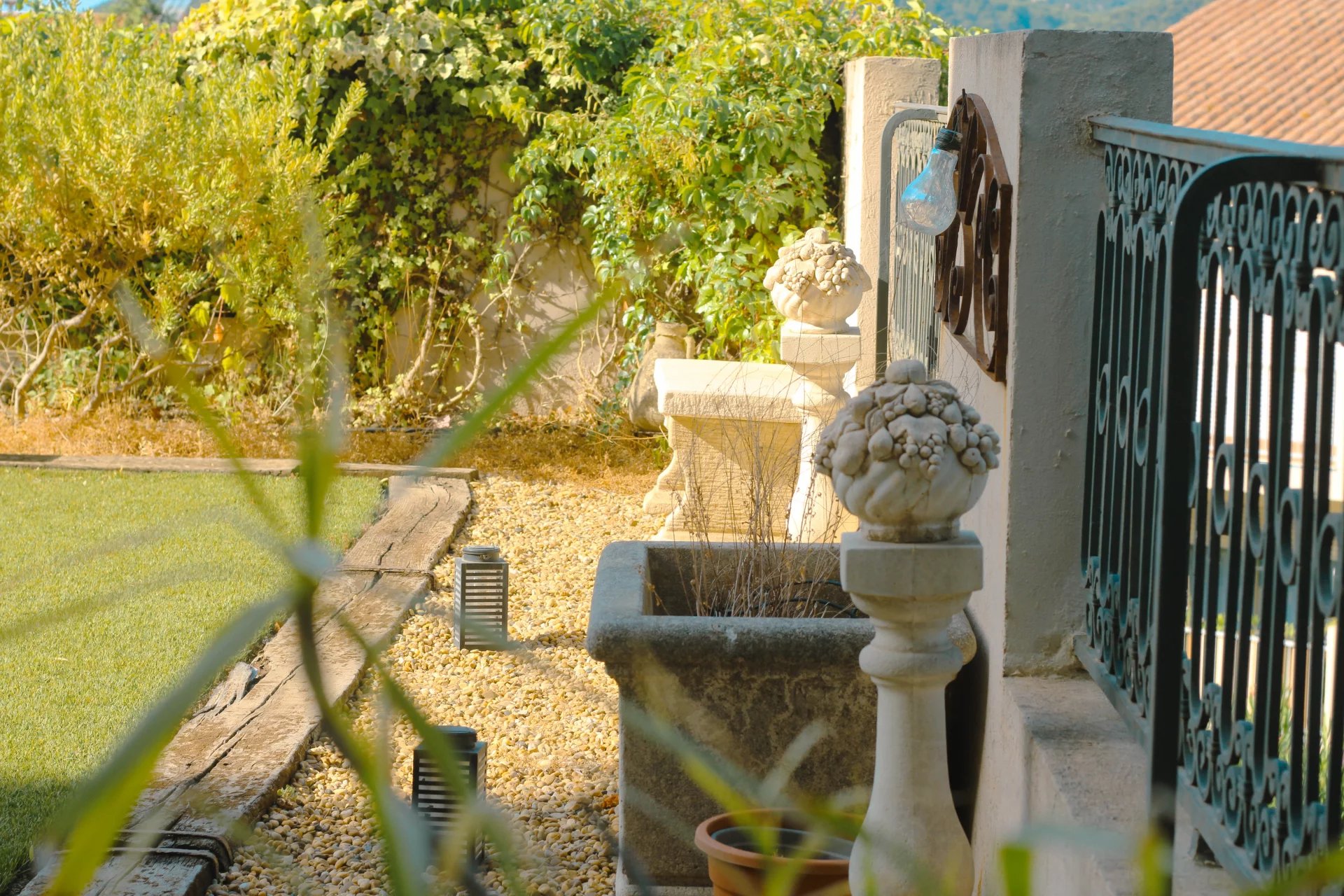 Appartement de Charme à Hyères avec Vue Dégagée