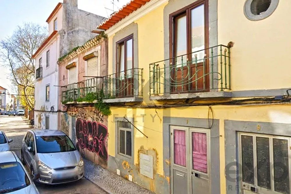 Prédio para reabilitação total em Setúbal, a 1 minuto da Avenida Luisa Todi