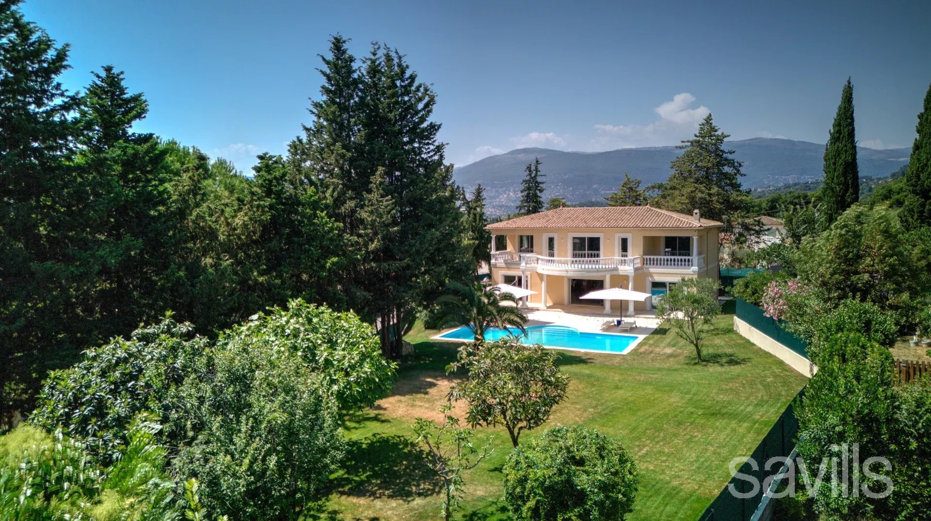 Au calme, villa neo-provençale rénovée.