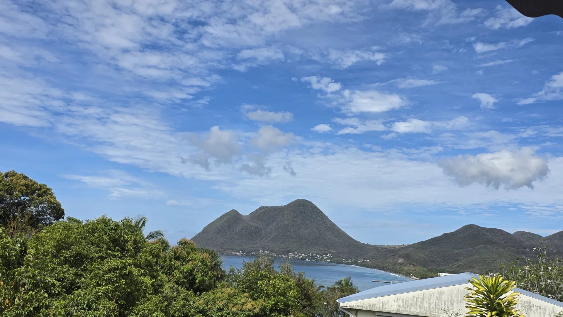 Page précédente Immobilier Martinique Location Appartement 97223 - Le Diamant DIAMANT A louer superbeT2 meublé en duplex avec vue mer