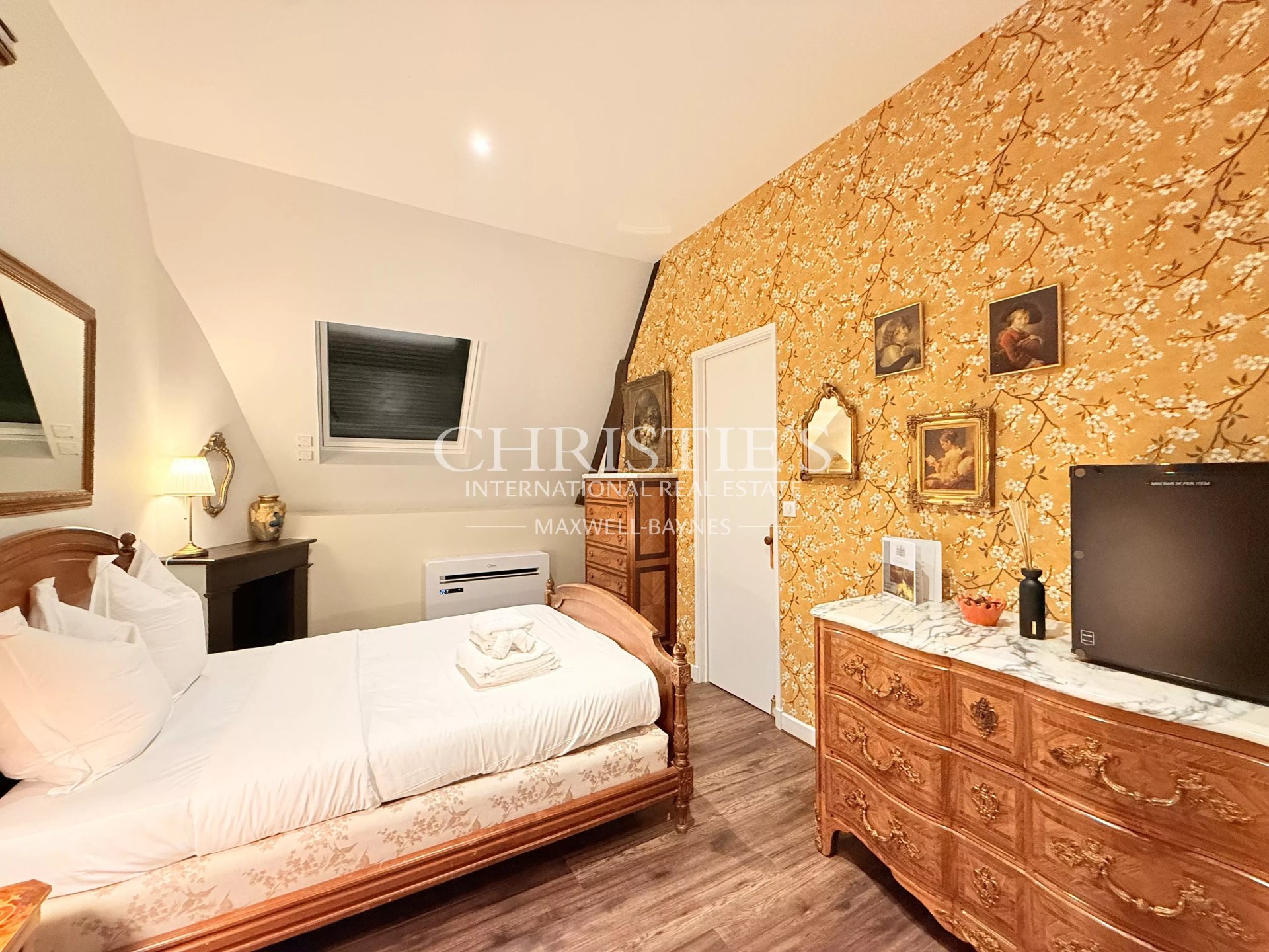 53 Bedroom Chateau's Image 31