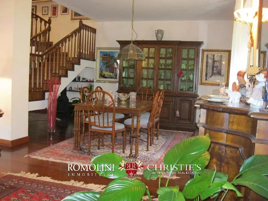 7 Bedroom Vineyard's Image 12
