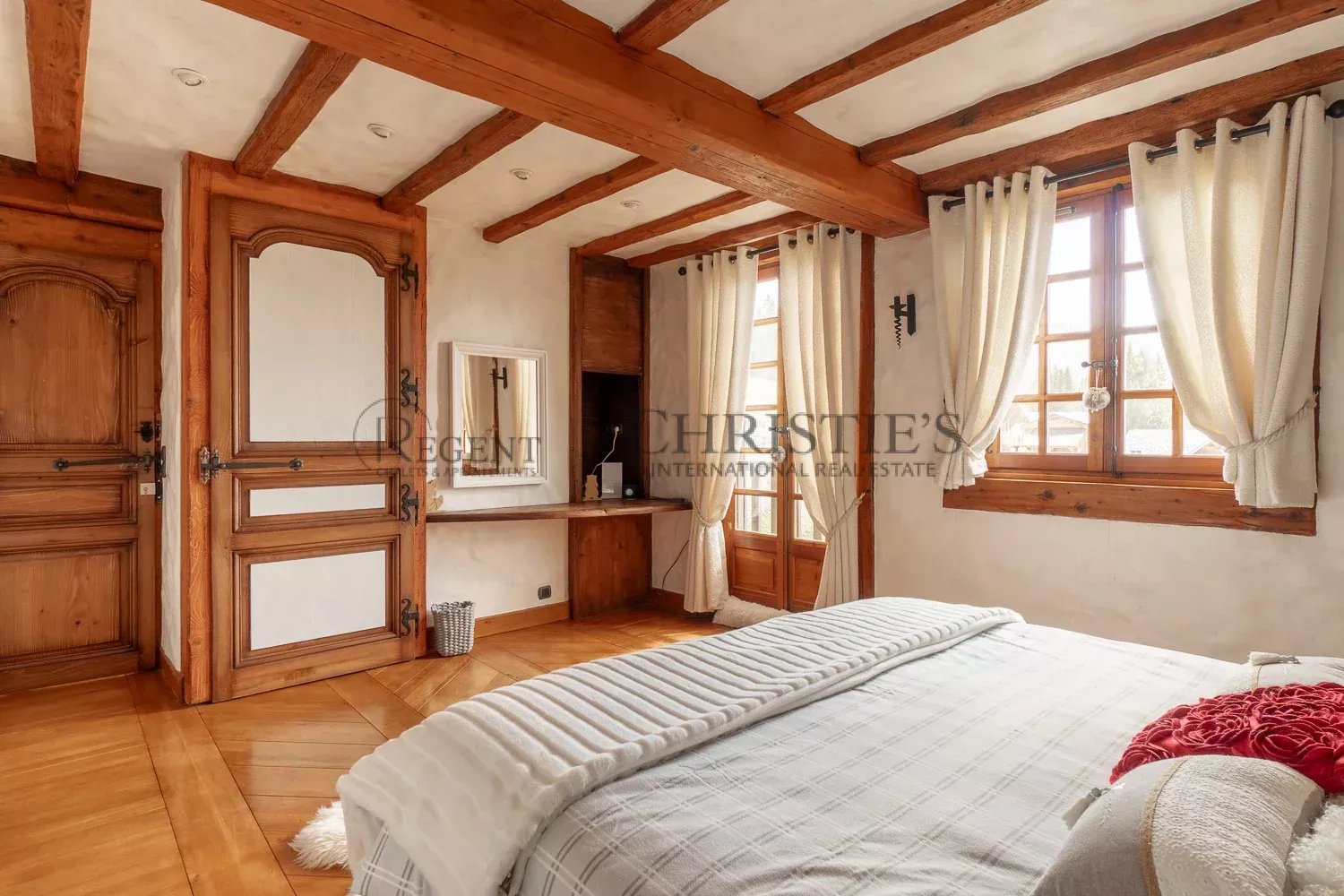 6 Bedroom Villa/Townhouse's Image 7