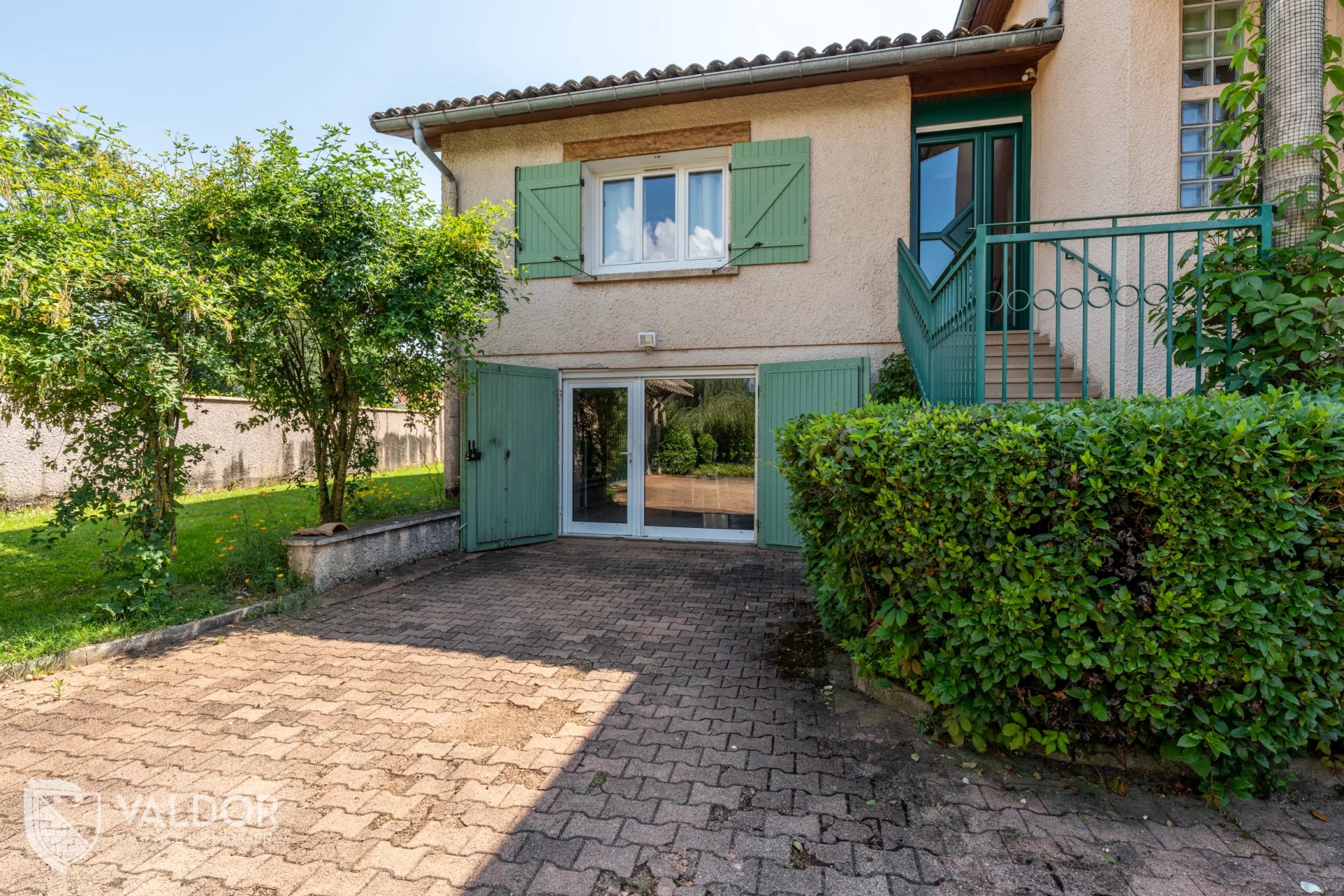 Cercié : Maison 340m² habitables - 2240m² de terrain constructible