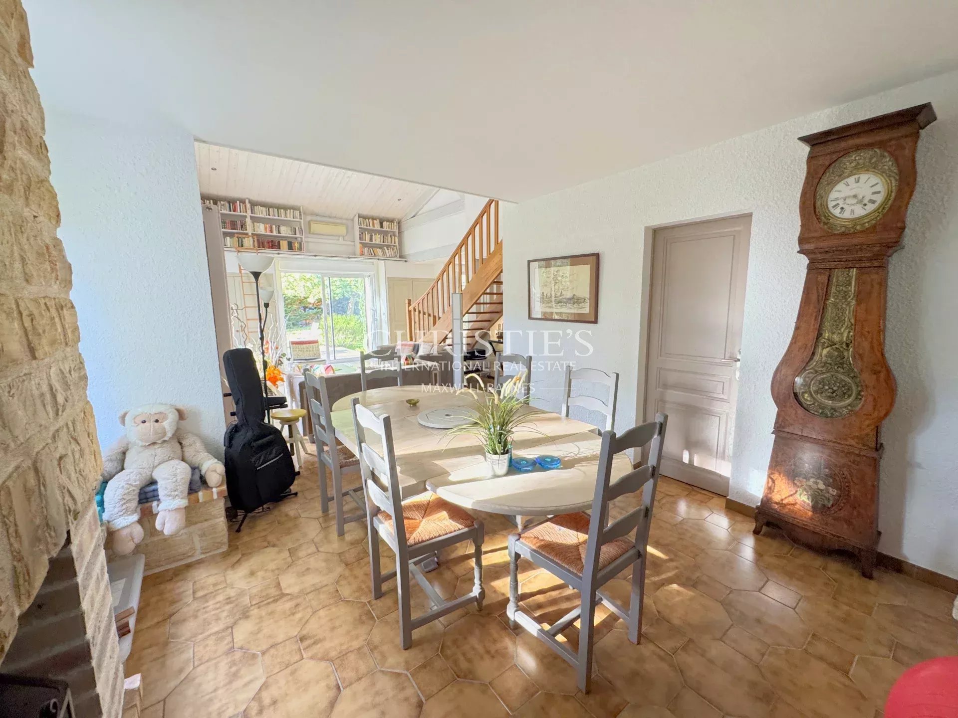 6 Bedroom Villa/Townhouse's Image 7