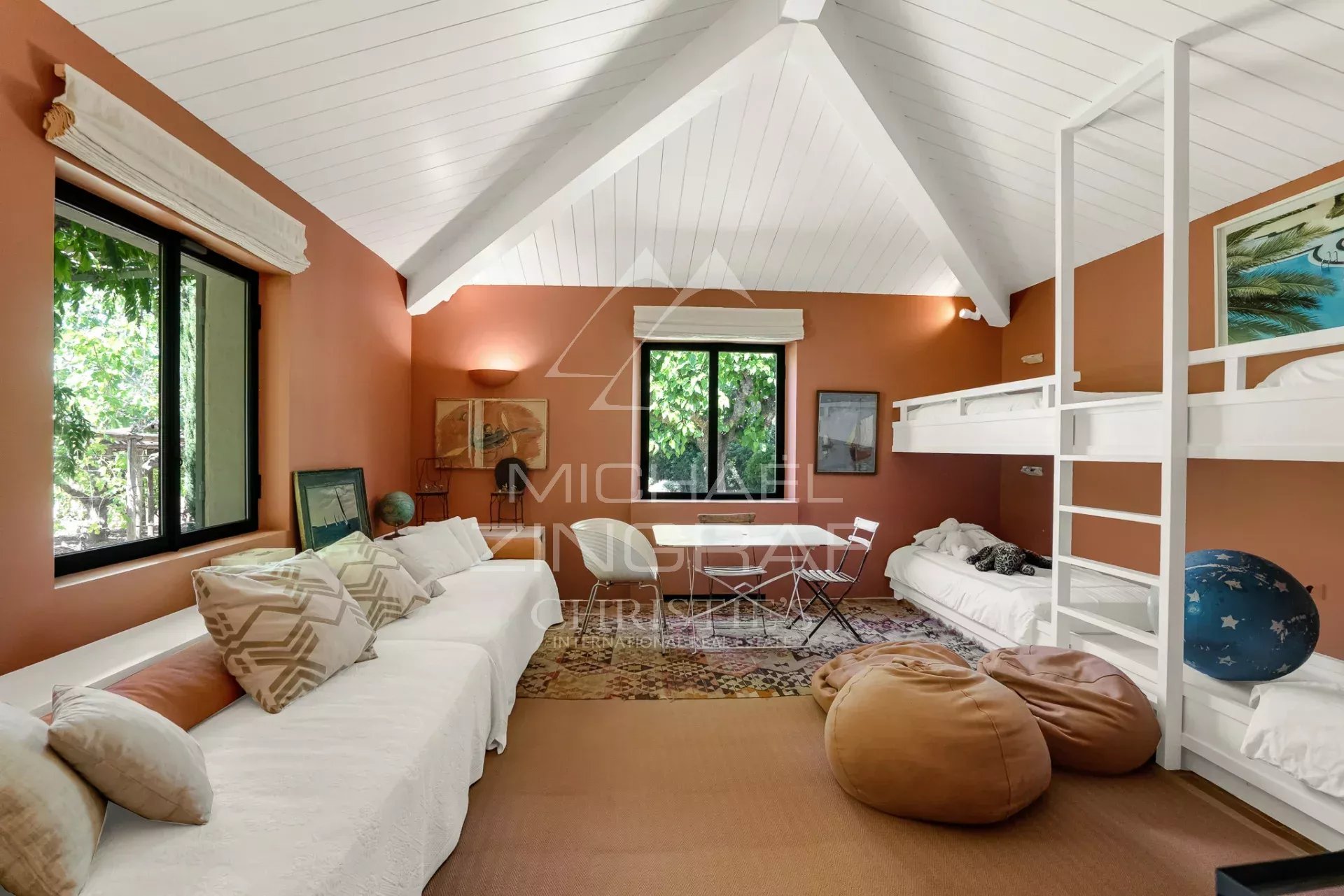 8 Bedroom Villa/Townhouse's Image 11