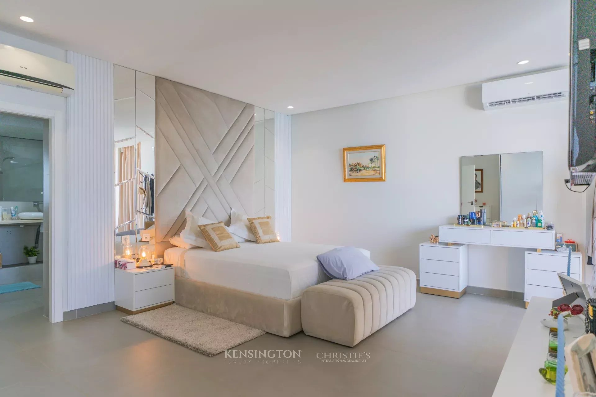 6 Bedroom Villa/Townhouse's Image 17